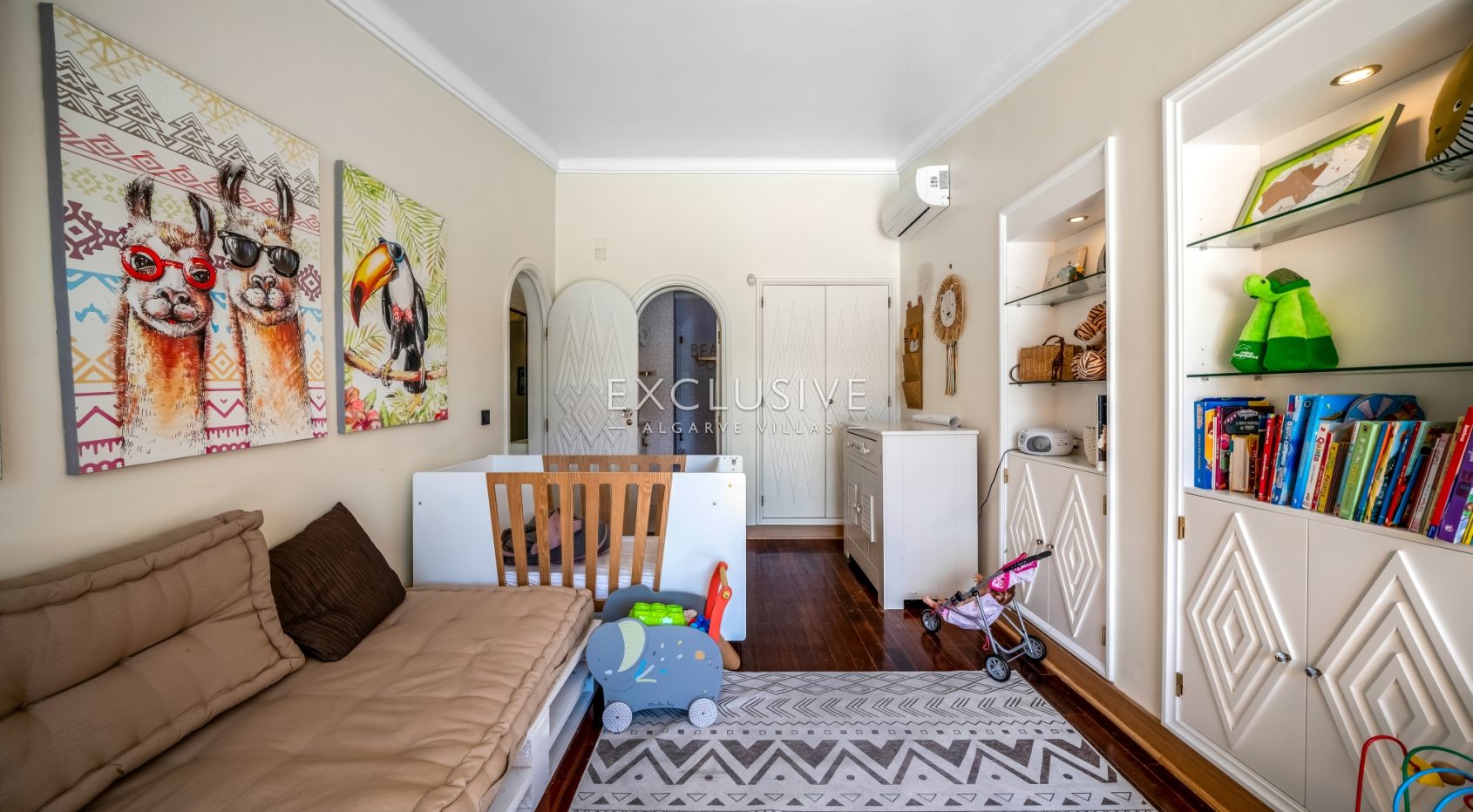 Buy a Landmark 6+2 Bedroom Residence in Albufeira