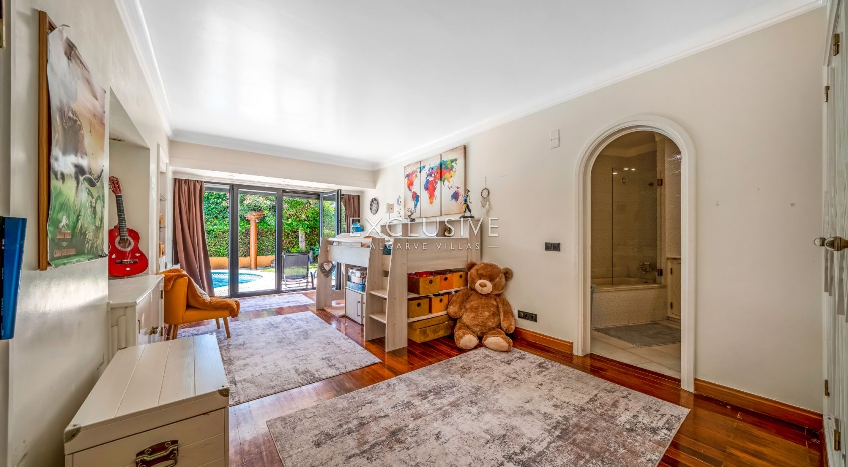 Buy a Landmark 6+2 Bedroom Residence in Albufeira
