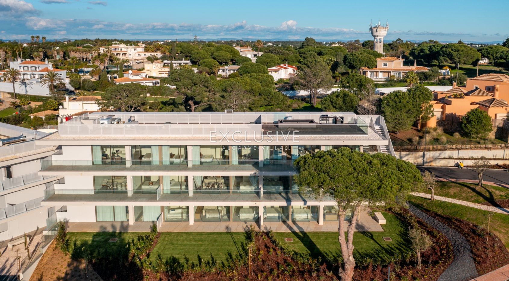 3 bedroom top floor penthouse with sea views in Carvoeiro, West Algarve