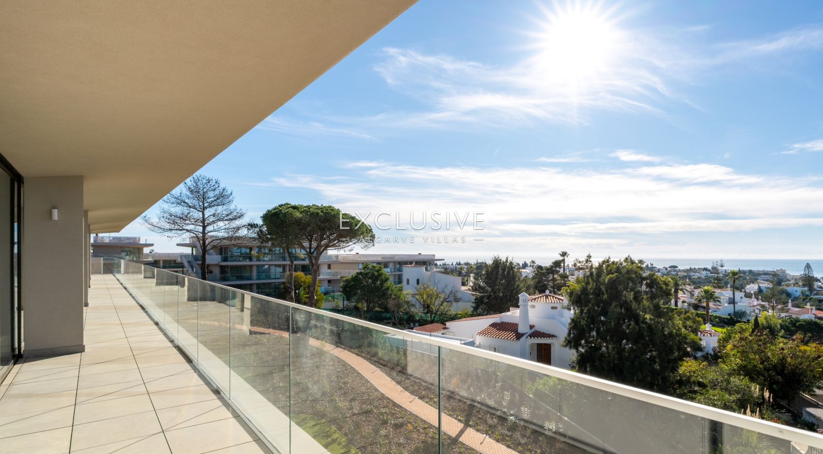 3 bedroom top floor penthouse with sea views in Carvoeiro, West Algarve