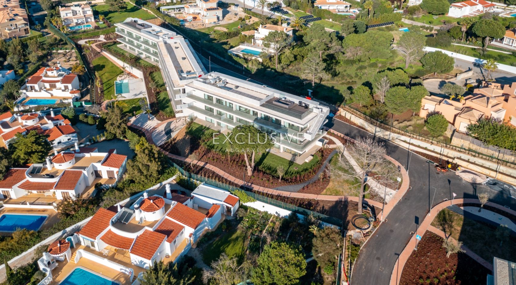 3 bedroom top floor penthouse with sea views in Carvoeiro, West Algarve