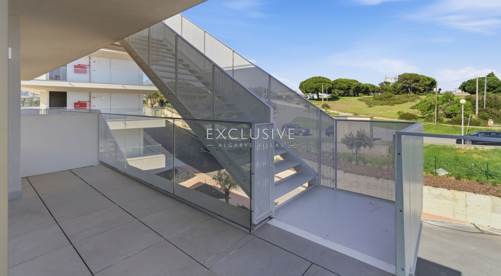3 bedroom top floor penthouse with sea views in Carvoeiro, West Algarve