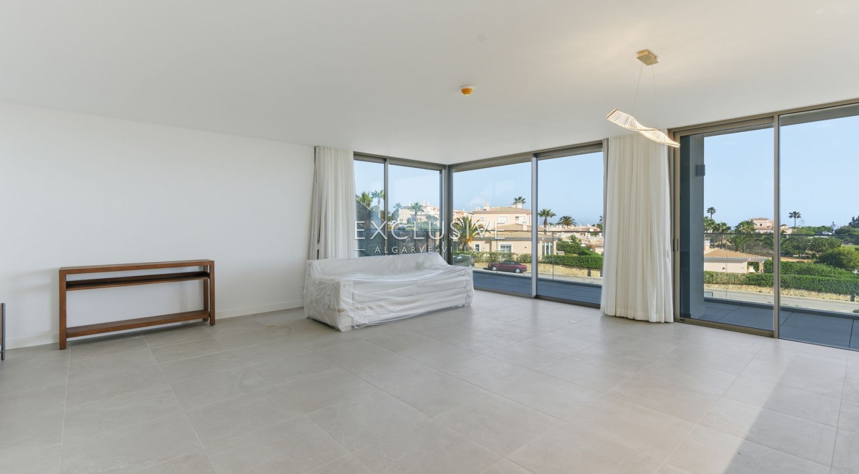 3 bedroom top floor penthouse with sea views in Carvoeiro, West Algarve