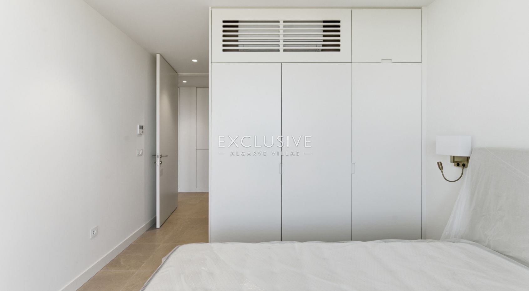 3 bedroom top floor penthouse with sea views in Carvoeiro, West Algarve