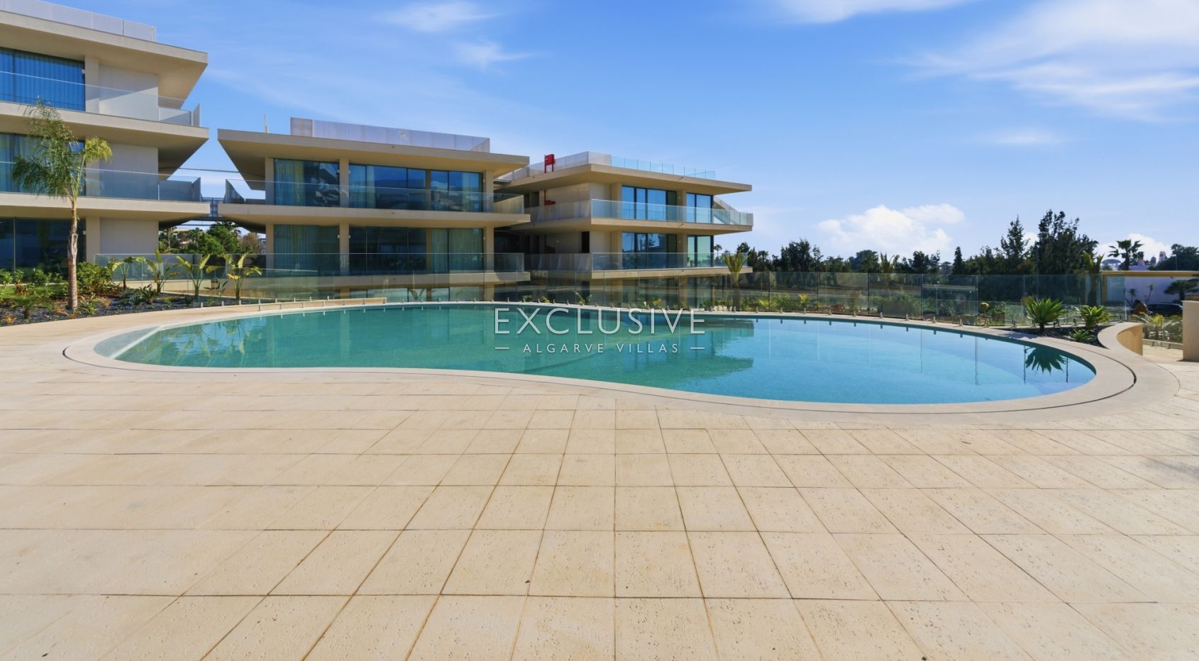 3 bedroom top floor penthouse with sea views in Carvoeiro, West Algarve