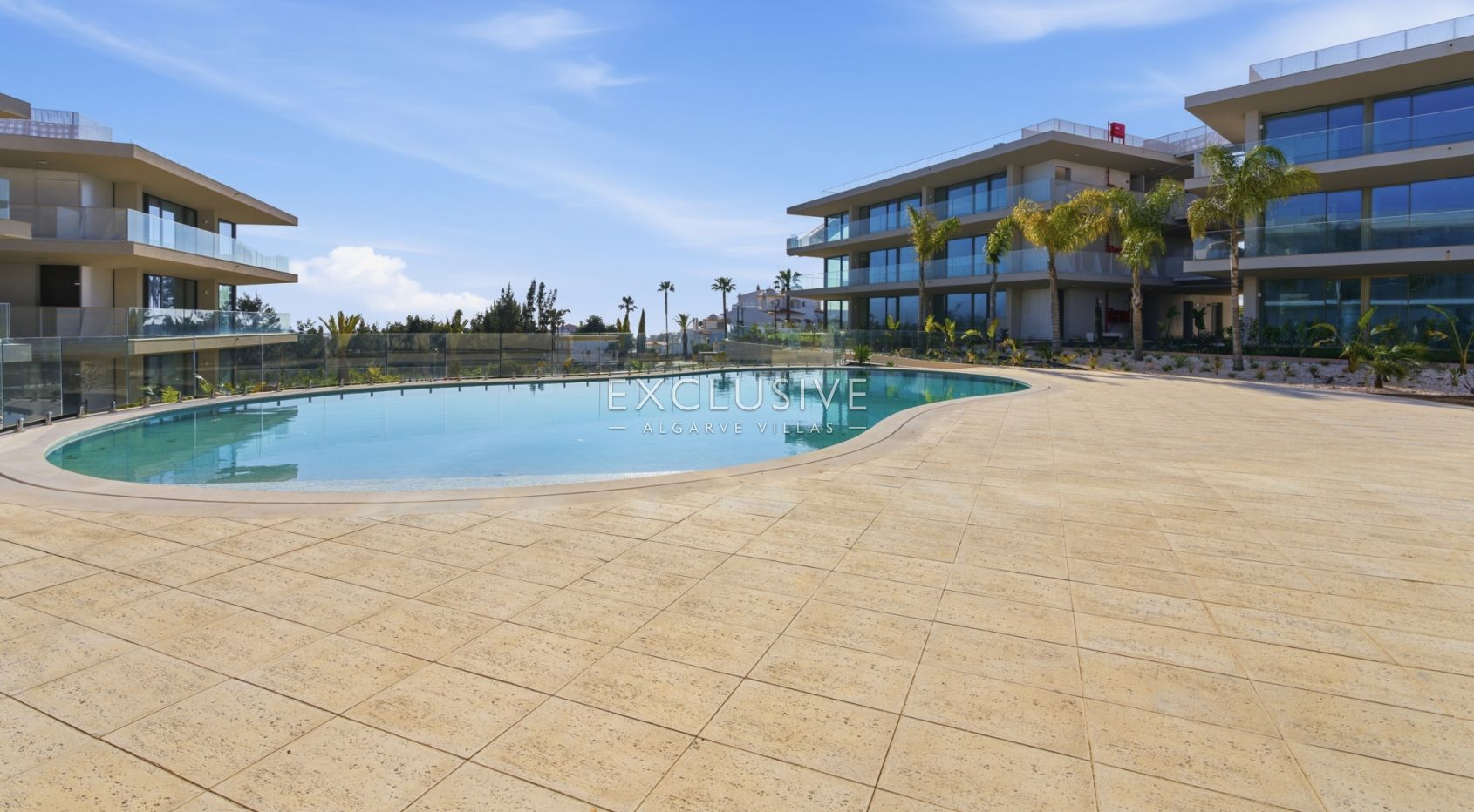 3 bedroom top floor penthouse with sea views in Carvoeiro, West Algarve