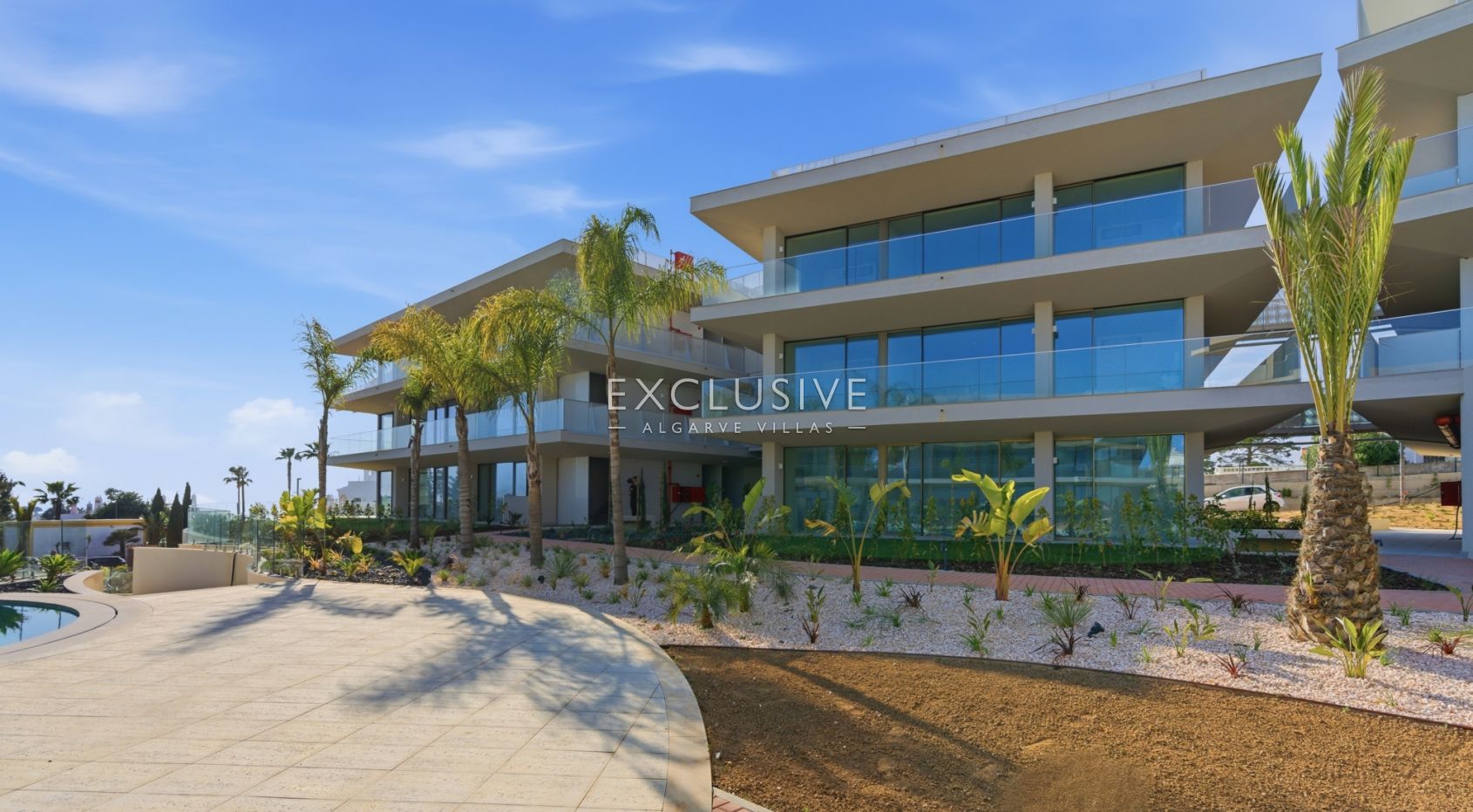 3 bedroom top floor penthouse with sea views in Carvoeiro, West Algarve