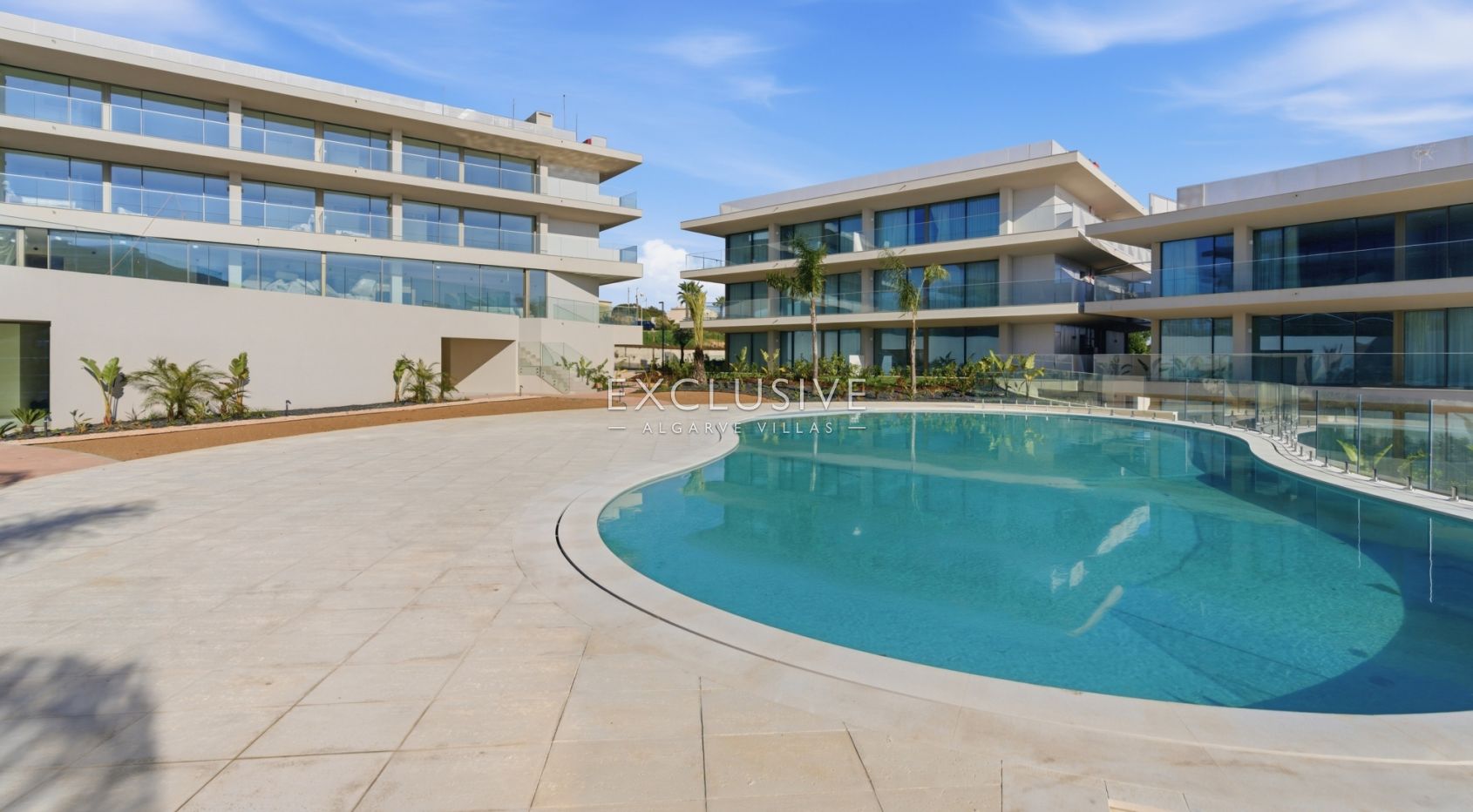 3 bedroom top floor penthouse with sea views in Carvoeiro, West Algarve