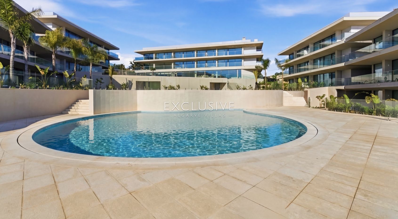 3 bedroom top floor penthouse with sea views in Carvoeiro, West Algarve