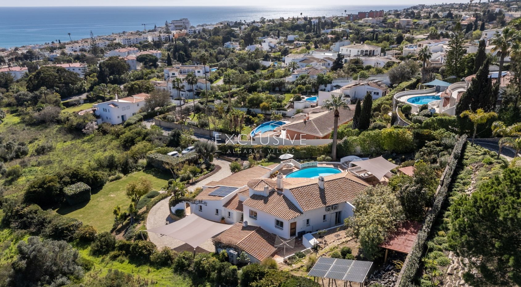 Four bedroom villa with excelent sea views in Praia da Luz