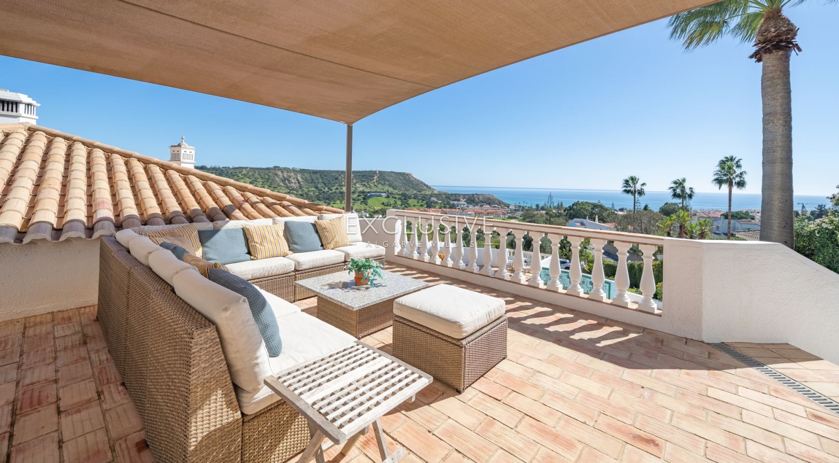 Four bedroom villa with excelent sea views in Praia da Luz