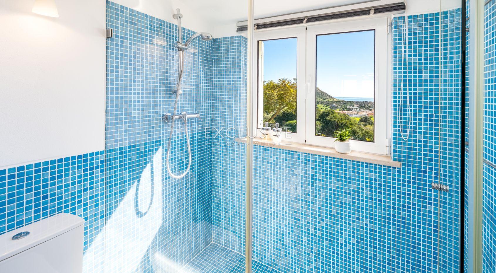 Four bedroom villa with excelent sea views in Praia da Luz