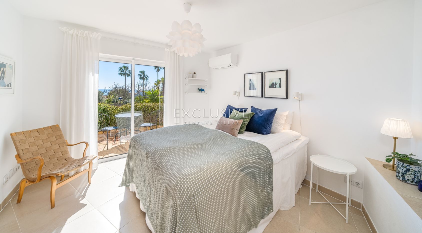 Four bedroom villa with excelent sea views in Praia da Luz