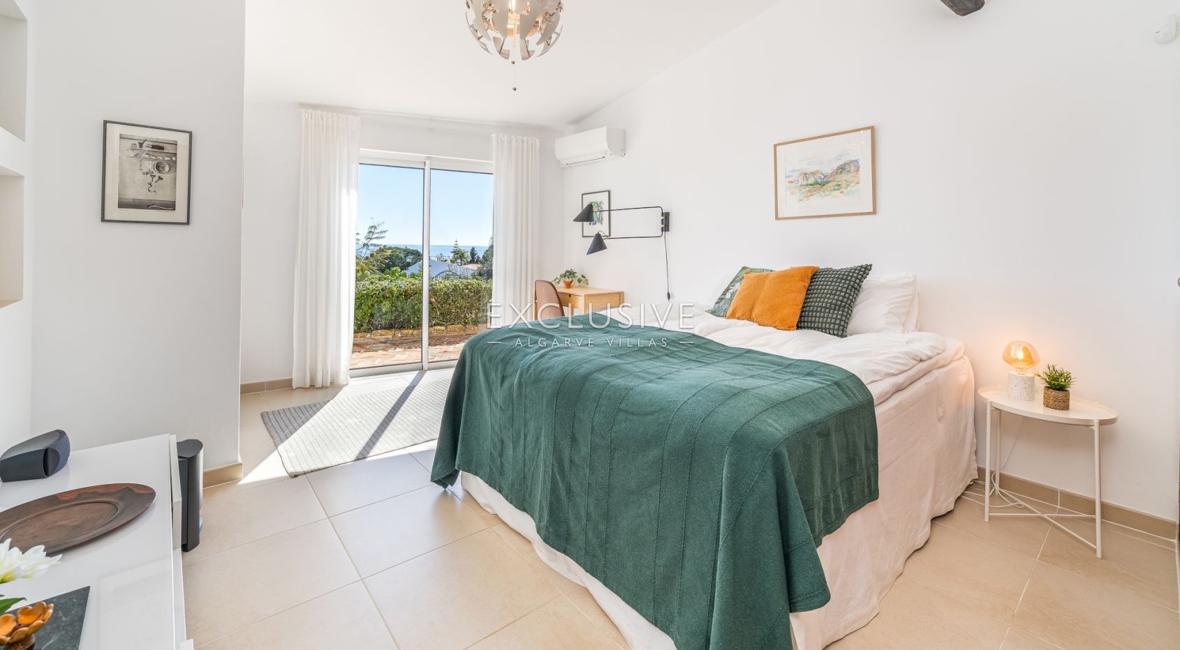 Four bedroom villa with excelent sea views in Praia da Luz