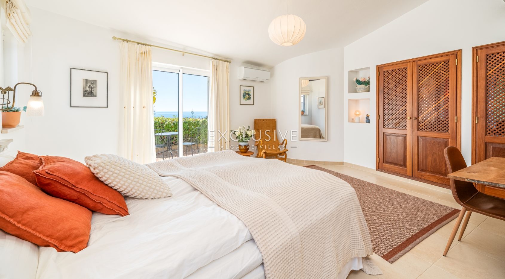 Four bedroom villa with excelent sea views in Praia da Luz