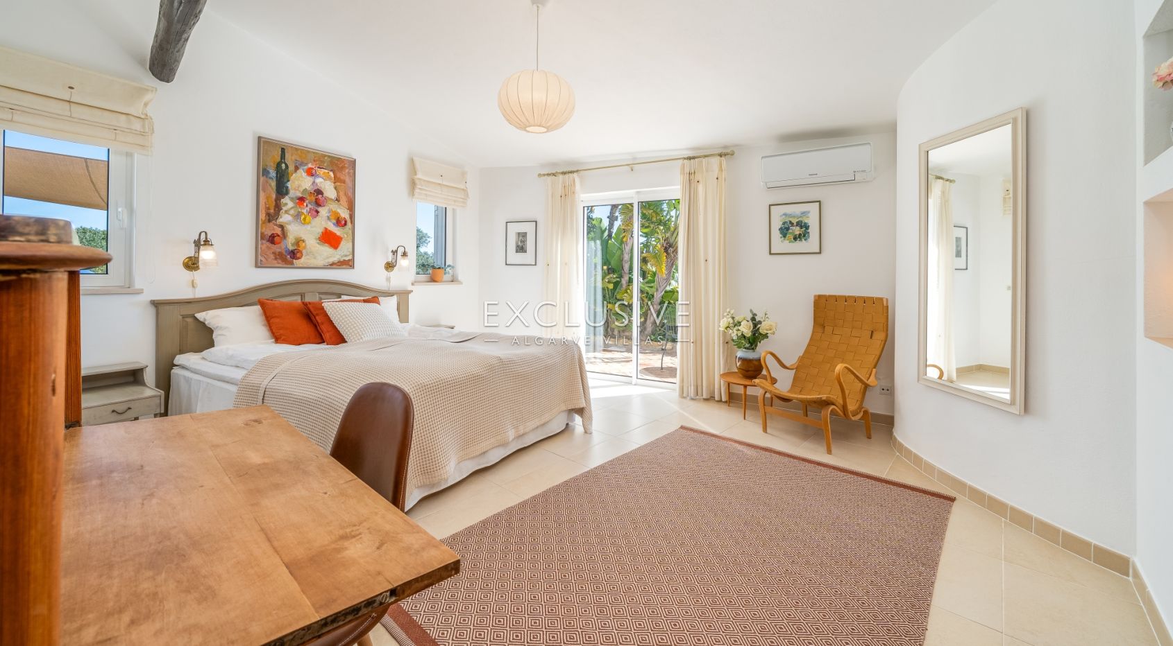 Four bedroom villa with excelent sea views in Praia da Luz