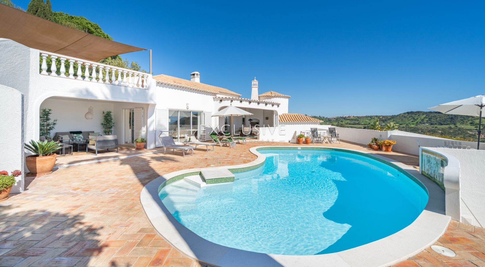 Four bedroom villa with excelent sea views in Praia da Luz
