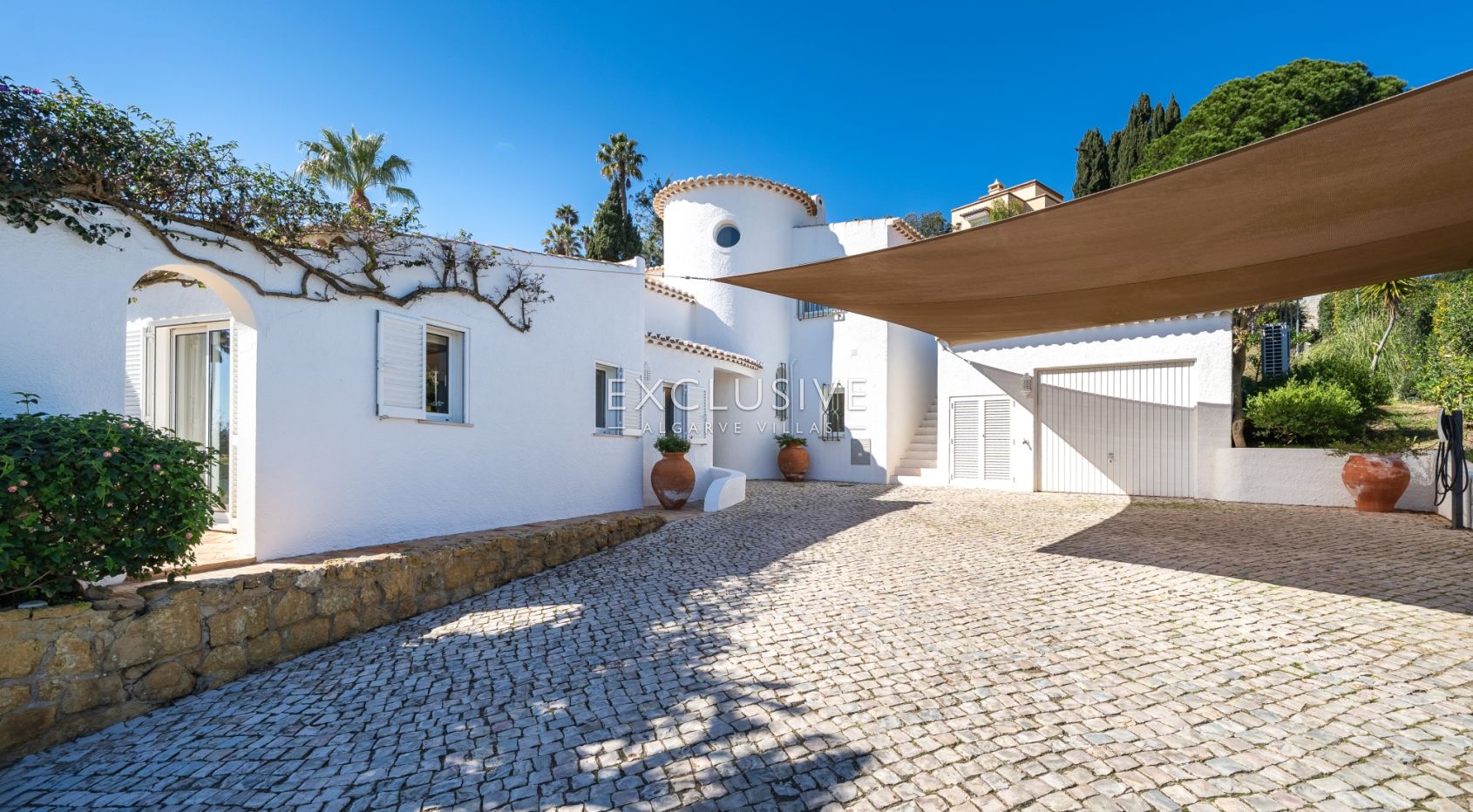 Four bedroom villa with excelent sea views in Praia da Luz