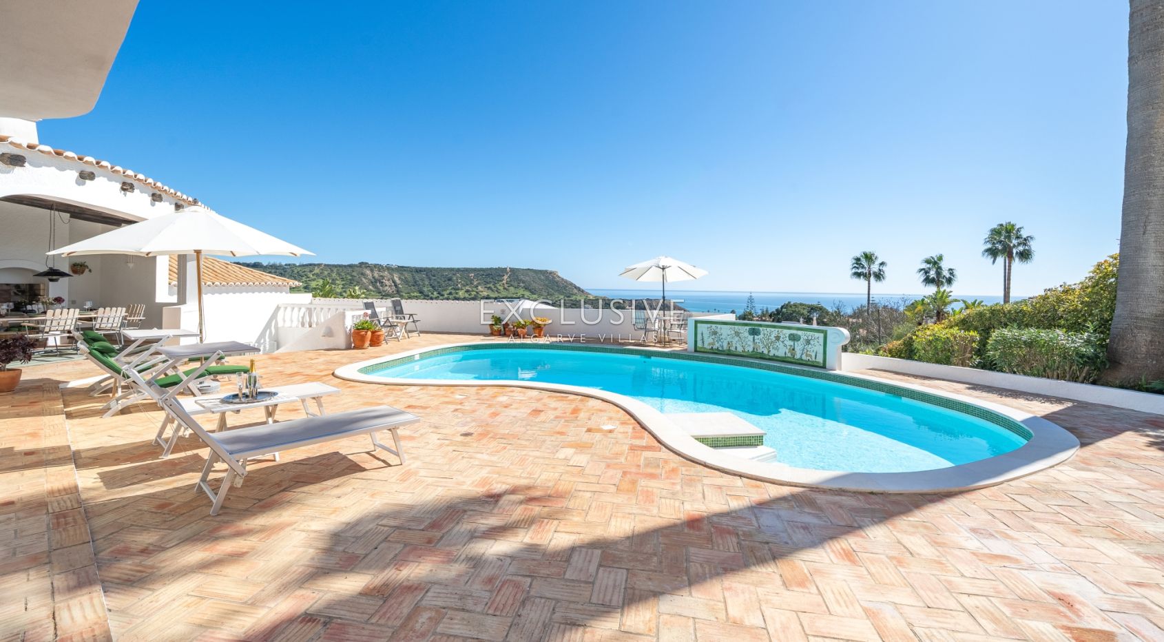 Four bedroom villa with excelent sea views in Praia da Luz