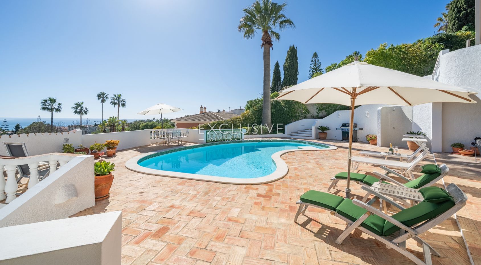 Four bedroom villa with excelent sea views in Praia da Luz