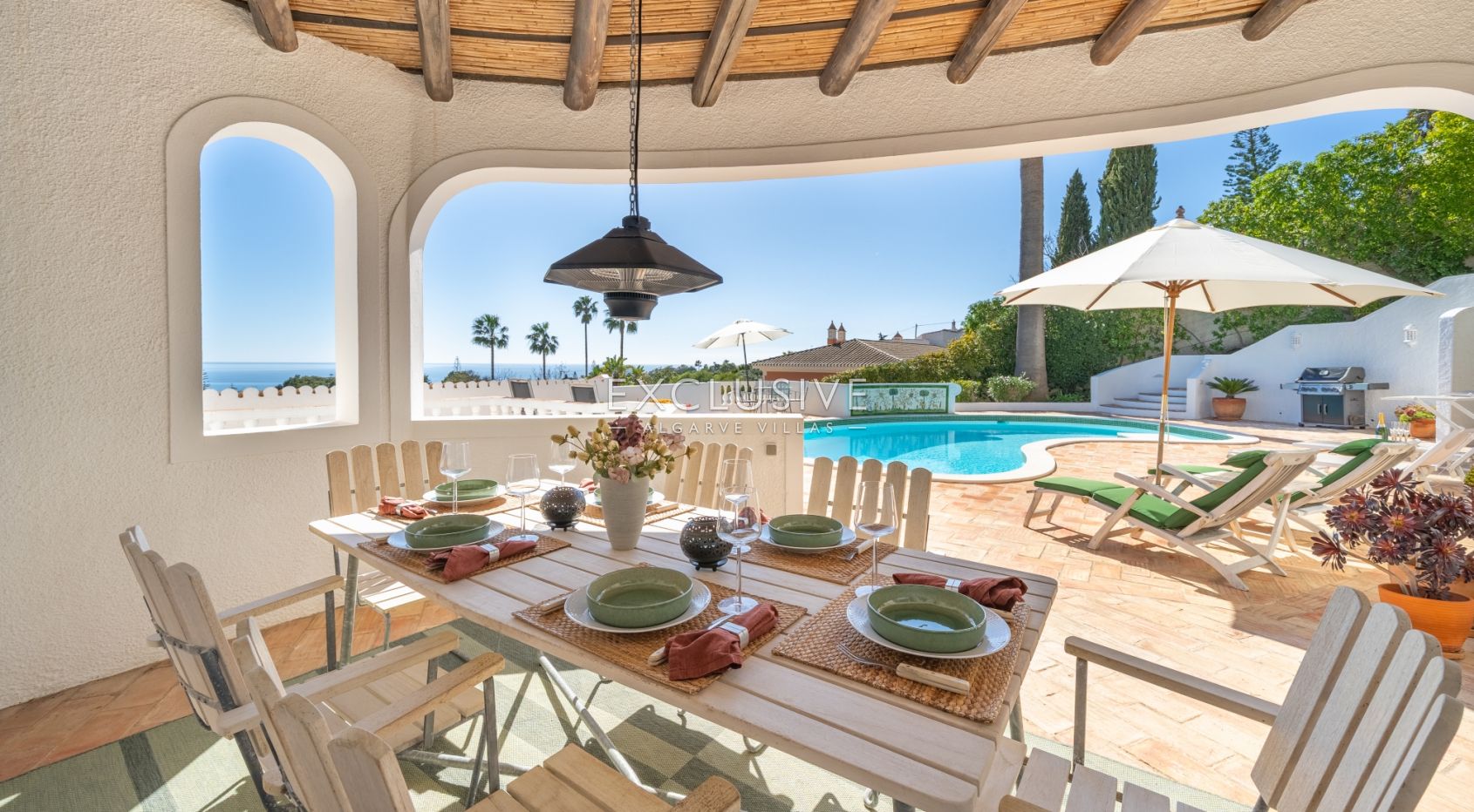 Four bedroom villa with excelent sea views in Praia da Luz