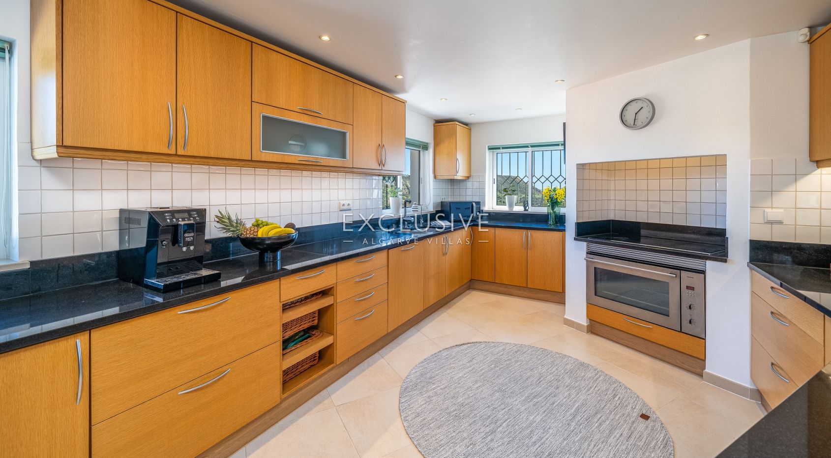 Four bedroom villa with excelent sea views in Praia da Luz