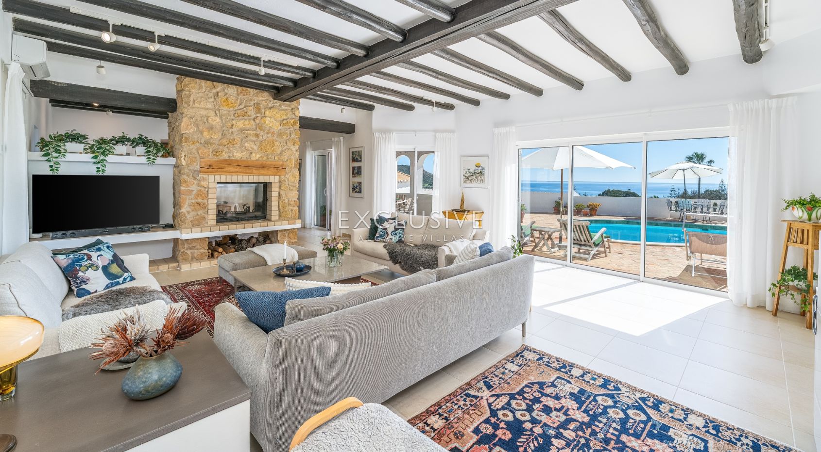 Four bedroom villa with excelent sea views in Praia da Luz
