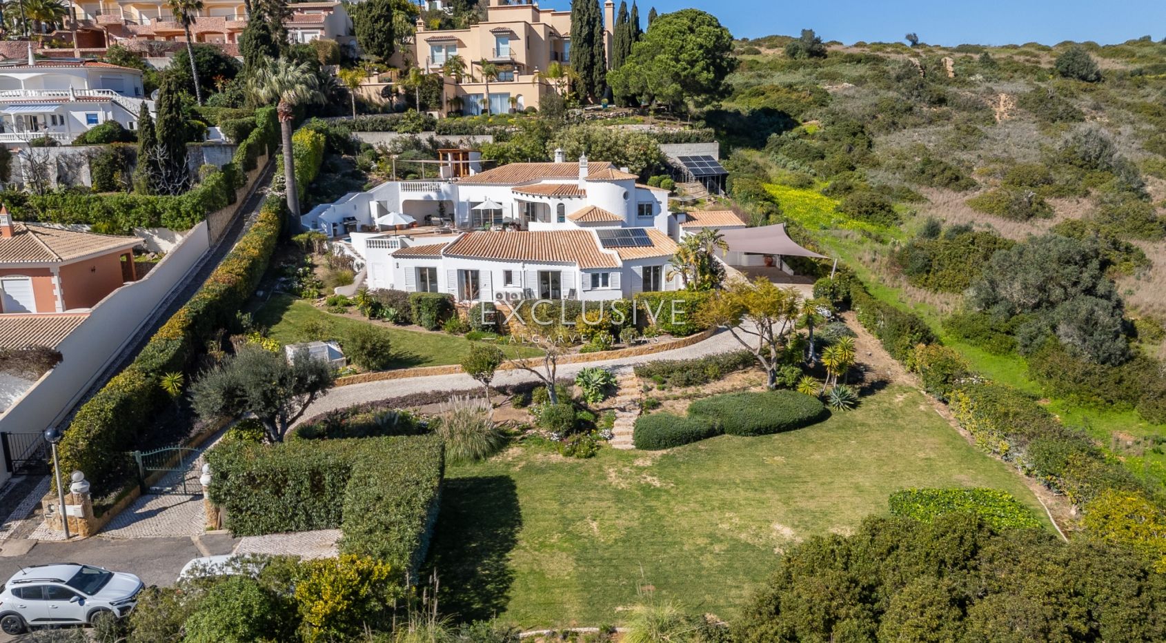 Four bedroom villa with excelent sea views in Praia da Luz