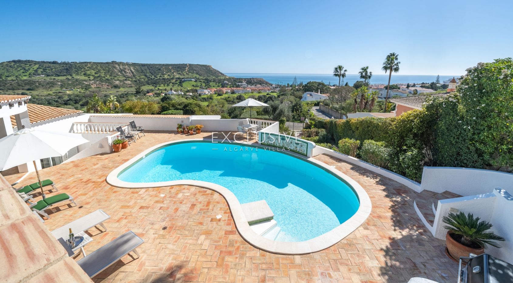 Four bedroom villa with excelent sea views in Praia da Luz