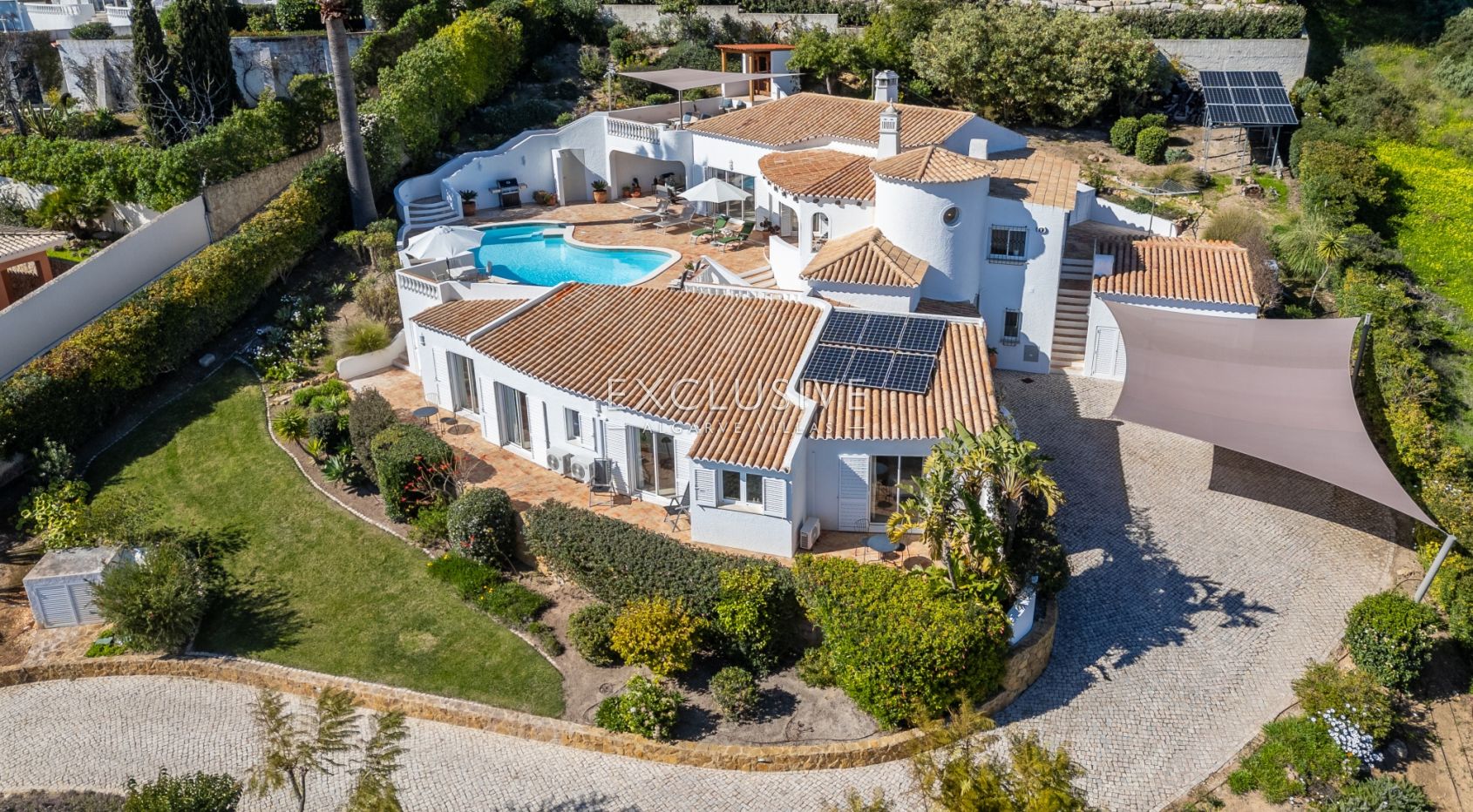 Four bedroom villa with excelent sea views in Praia da Luz