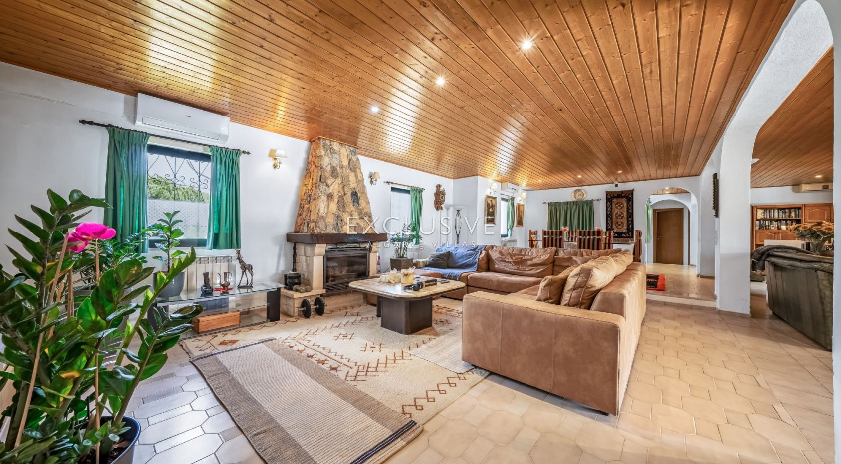 Buy a Country Estate with Stables and Riding Arena in Quarteira, Algarve