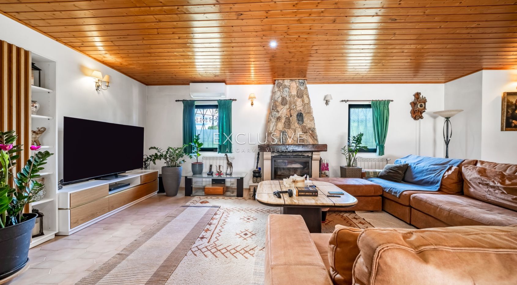Buy a Country Estate with Stables and Riding Arena in Quarteira, Algarve