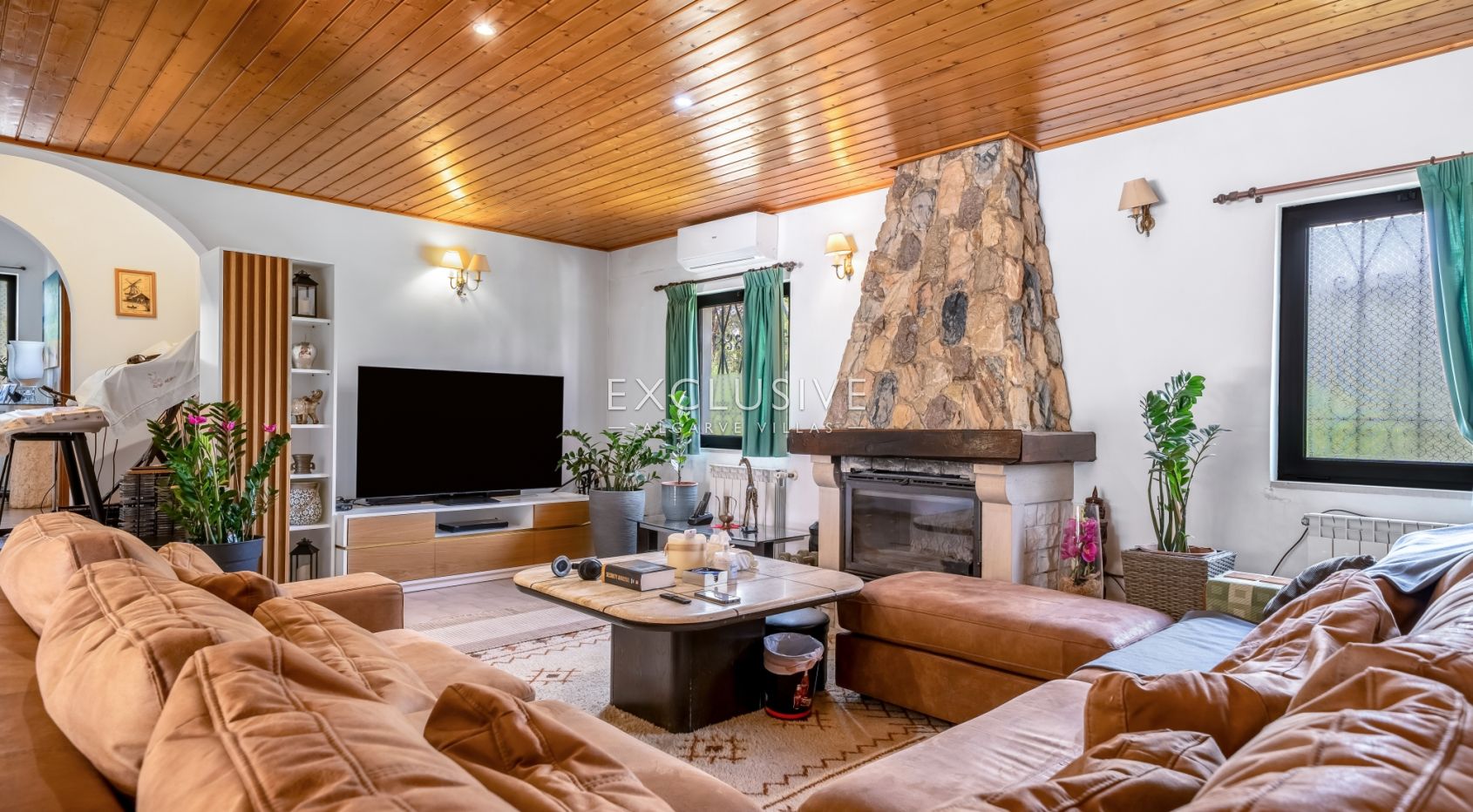 Buy a Country Estate with Stables and Riding Arena in Quarteira, Algarve