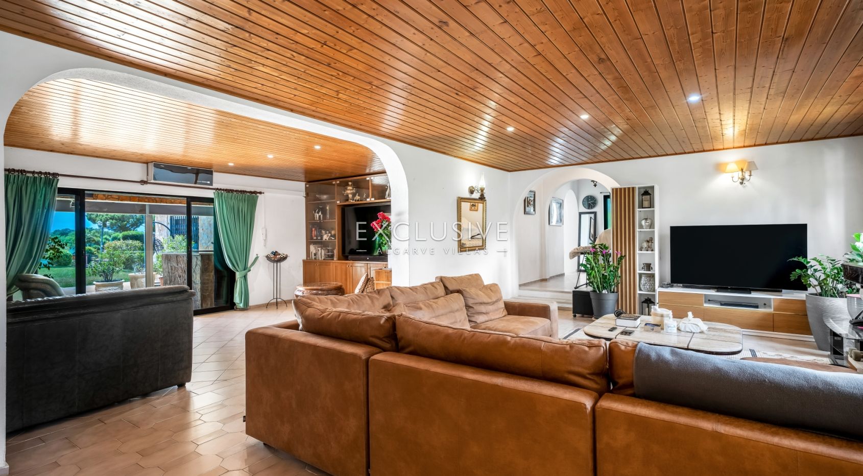 Buy a Country Estate with Stables and Riding Arena in Quarteira, Algarve