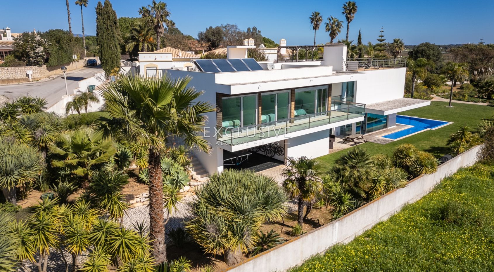 Contemporary villa overlooking Palmares golf course, the Meia Praia and Alvor Estuary
