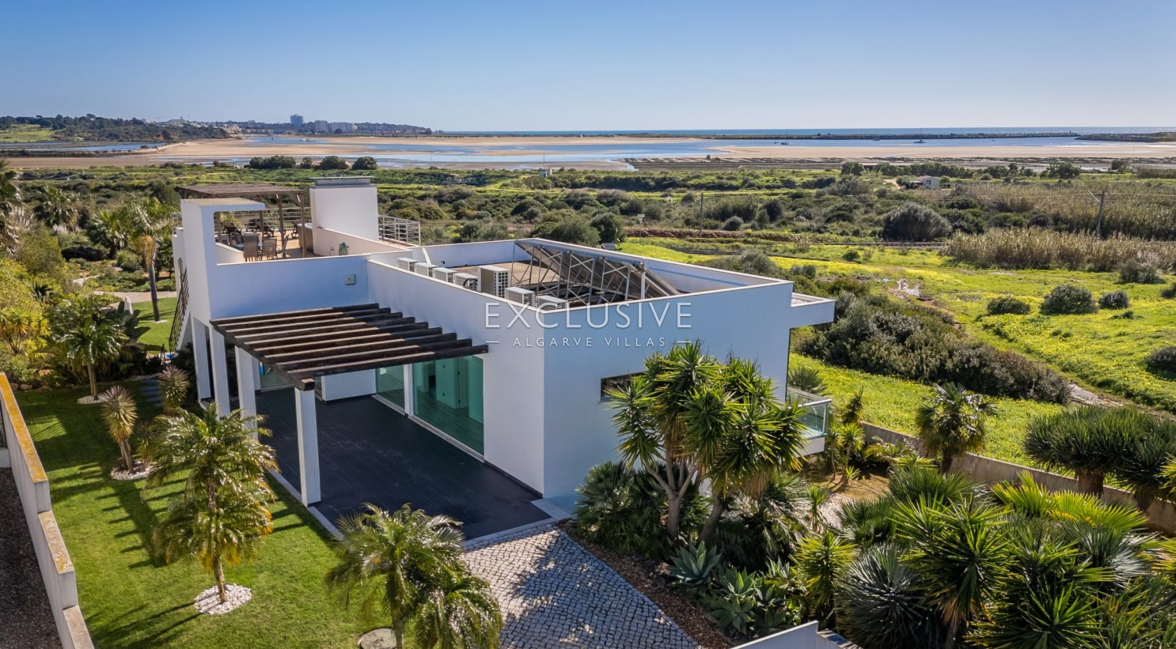 Contemporary villa overlooking Palmares golf course, the Meia Praia and Alvor Estuary