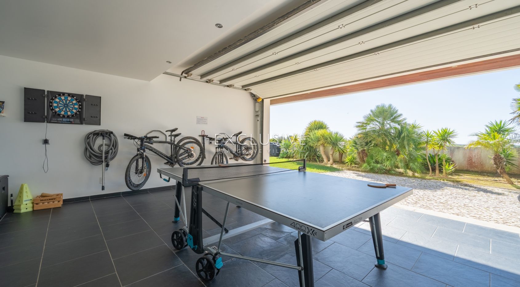 Contemporary villa overlooking Palmares golf course, the Meia Praia and Alvor Estuary