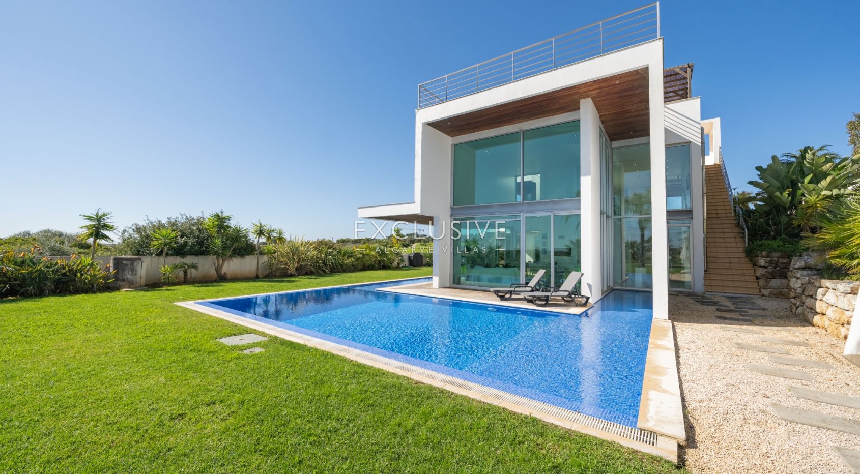 Contemporary villa overlooking Palmares golf course, the Meia Praia and Alvor Estuary