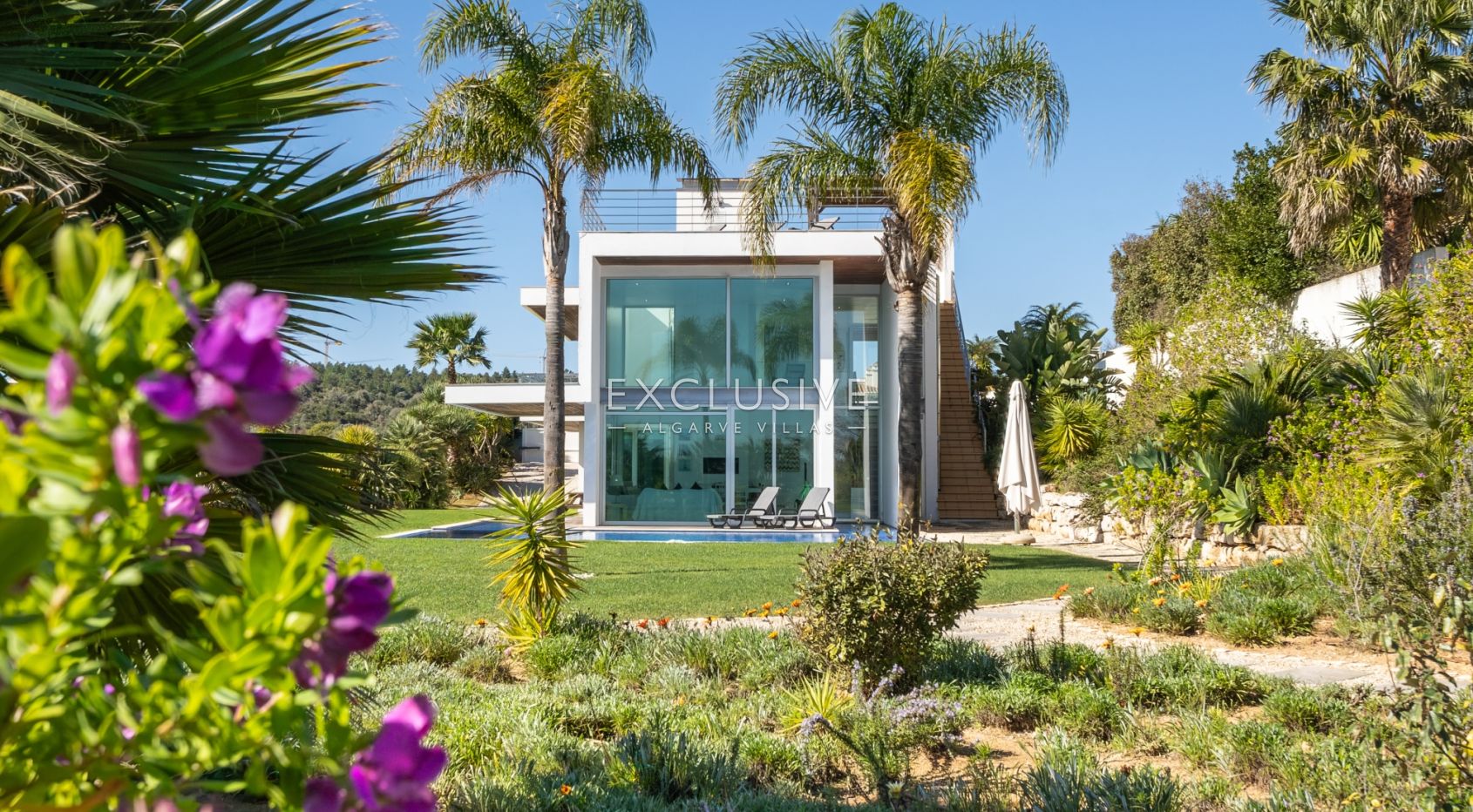 Contemporary villa overlooking Palmares golf course, the Meia Praia and Alvor Estuary