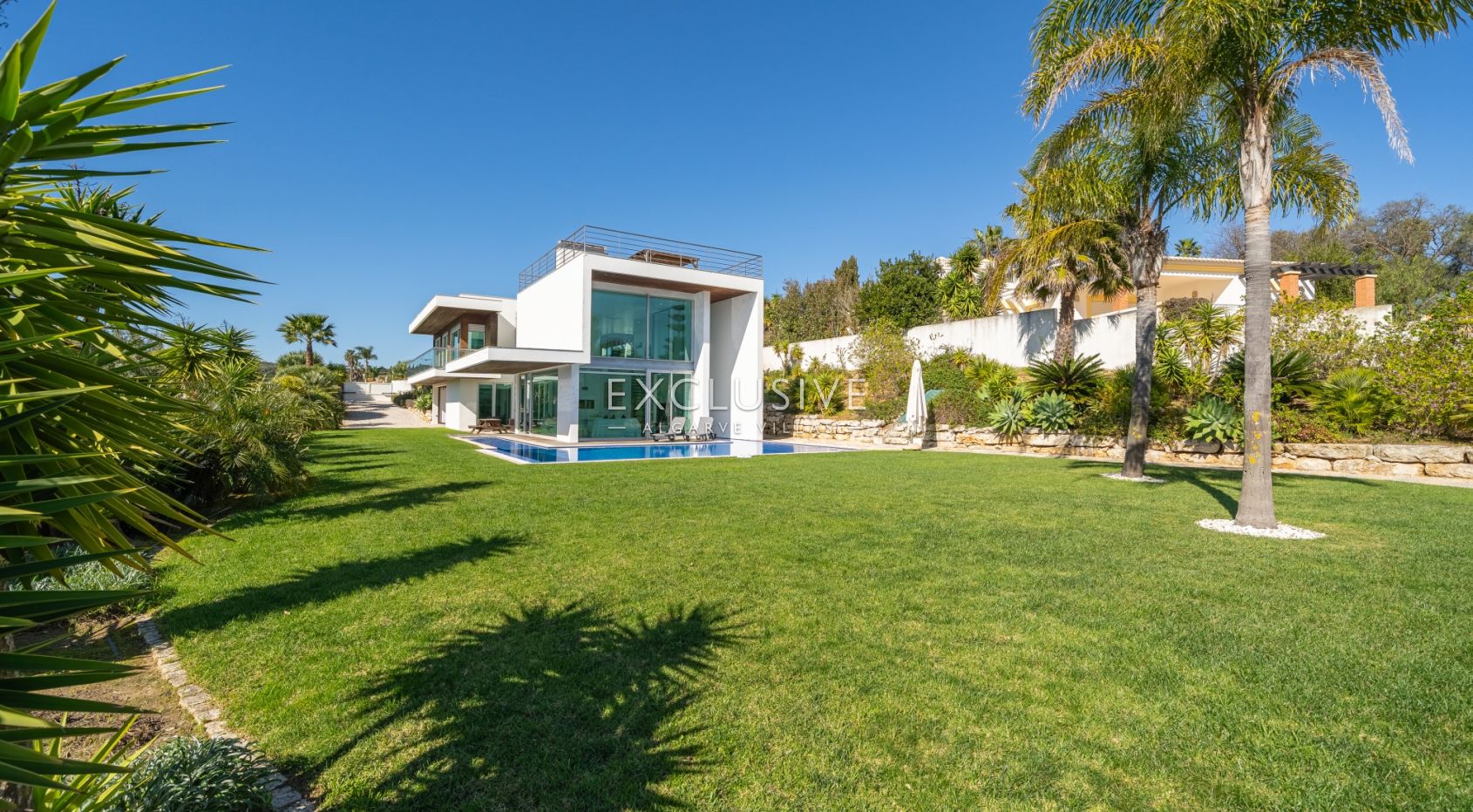 Contemporary villa overlooking Palmares golf course, the Meia Praia and Alvor Estuary