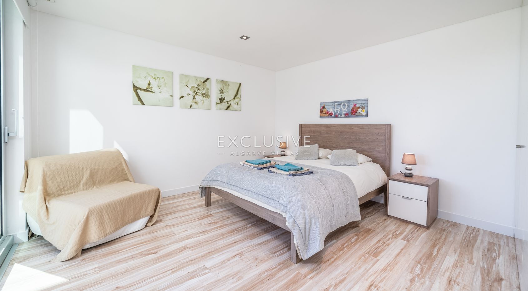 Contemporary villa overlooking Palmares golf course, the Meia Praia and Alvor Estuary