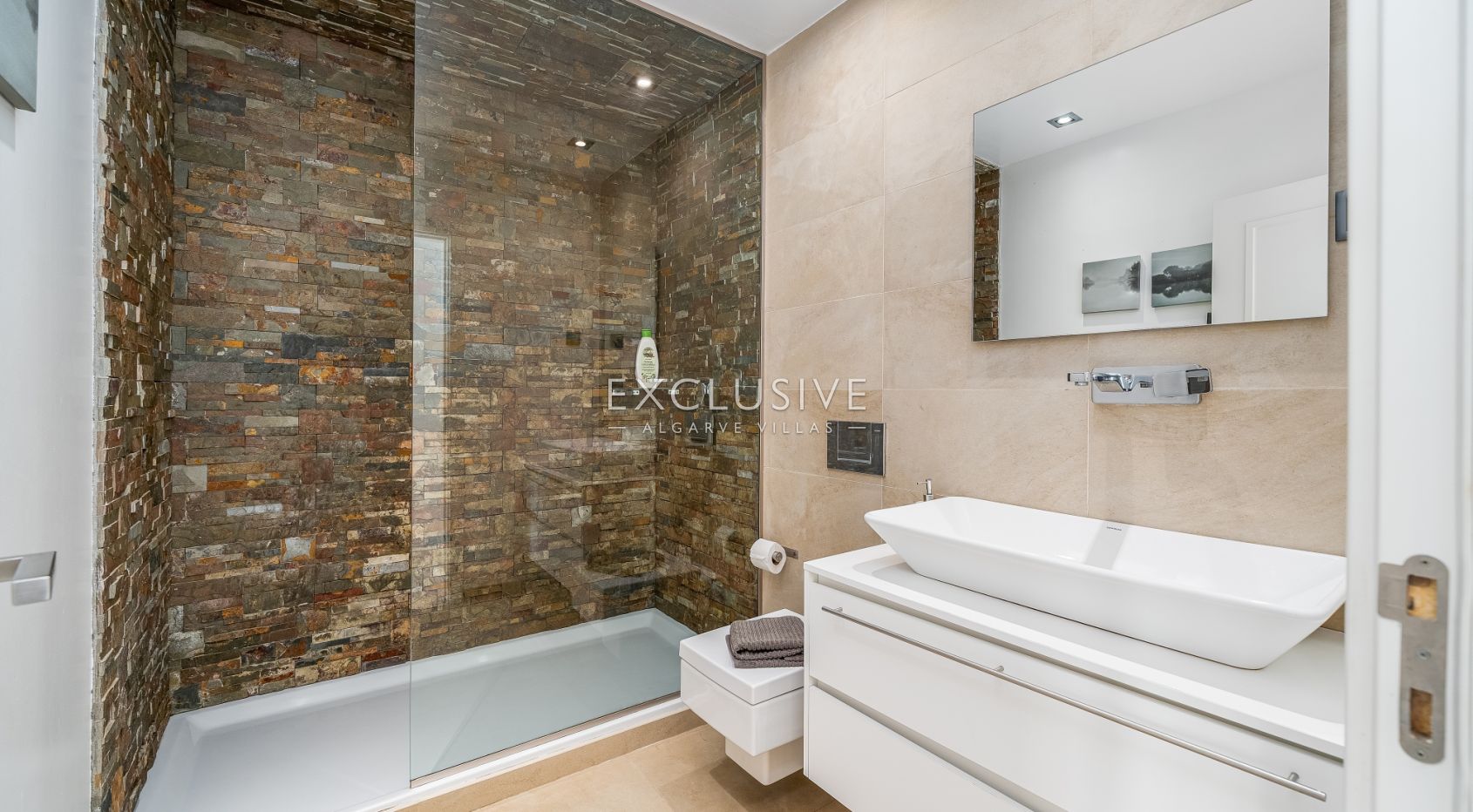 Contemporary villa overlooking Palmares golf course, the Meia Praia and Alvor Estuary