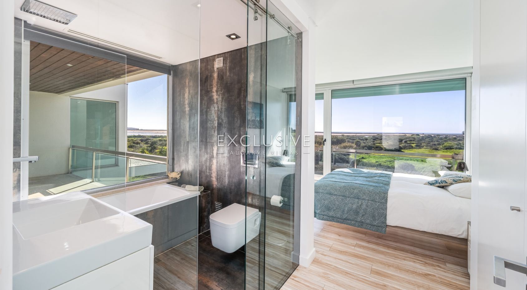 Contemporary villa overlooking Palmares golf course, the Meia Praia and Alvor Estuary