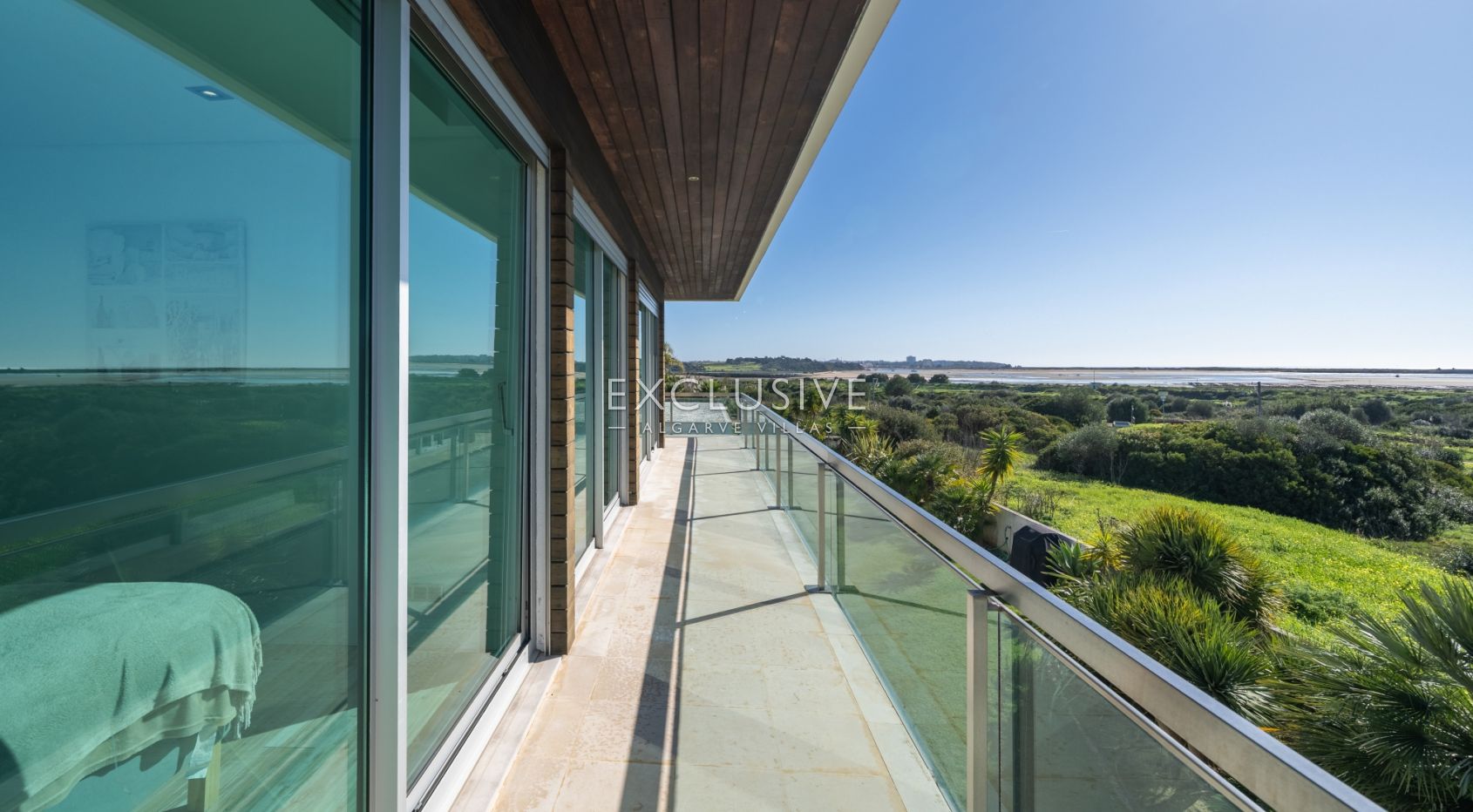 Contemporary villa overlooking Palmares golf course, the Meia Praia and Alvor Estuary