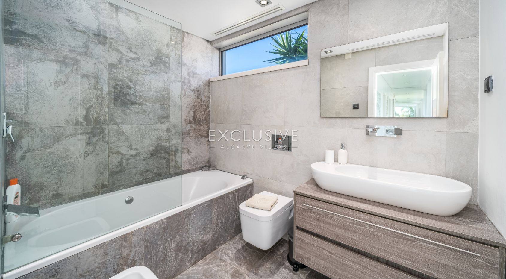 Contemporary villa overlooking Palmares golf course, the Meia Praia and Alvor Estuary