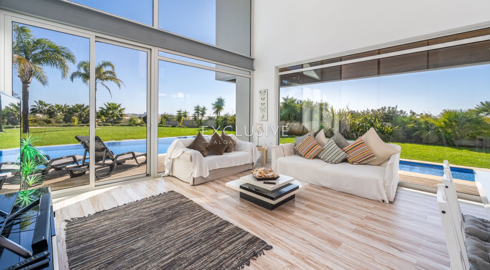 Contemporary villa overlooking Palmares golf course, the Meia Praia and Alvor Estuary
