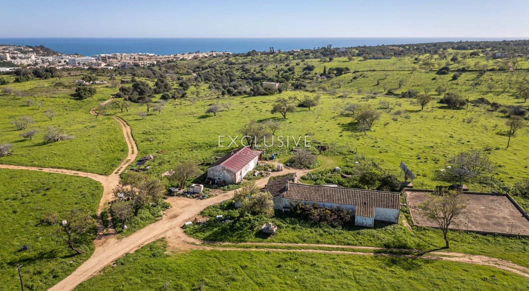 Large plot of land with potential to build and fantastic sea views, in Lagos