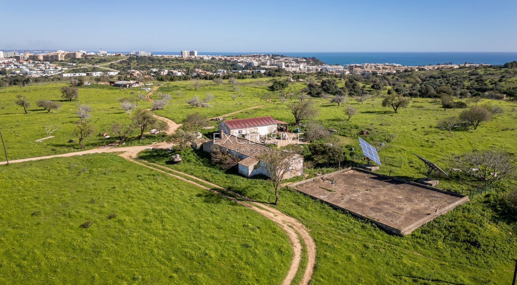 Large plot of land with potential to build and fantastic sea views, in Lagos