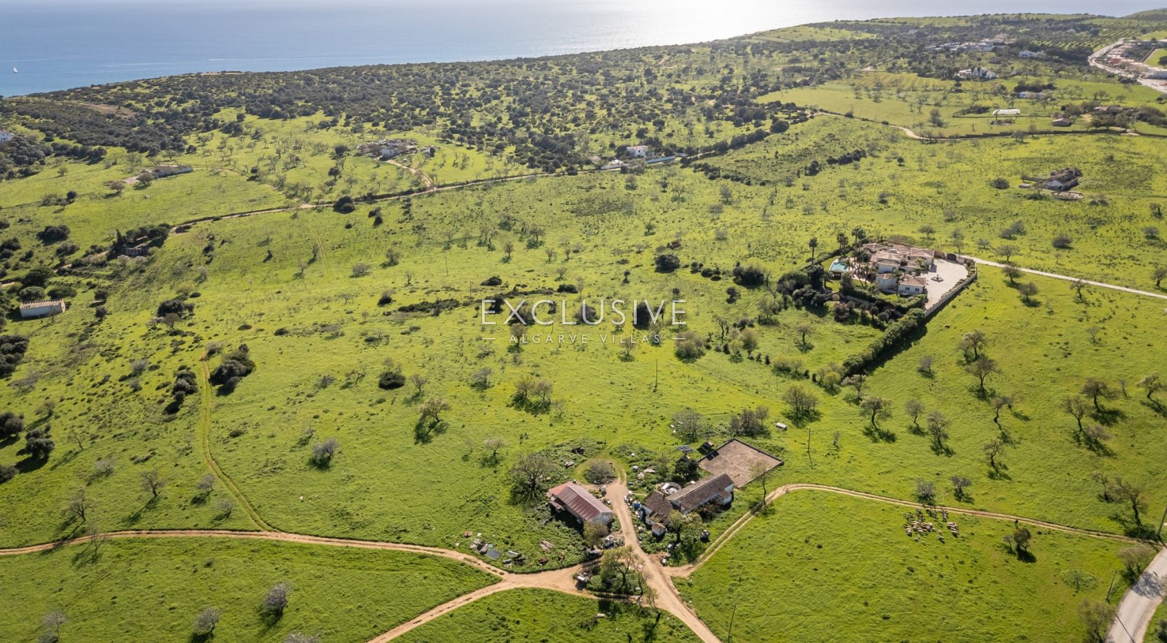 Large plot of land with potential to build and fantastic sea views, in Lagos