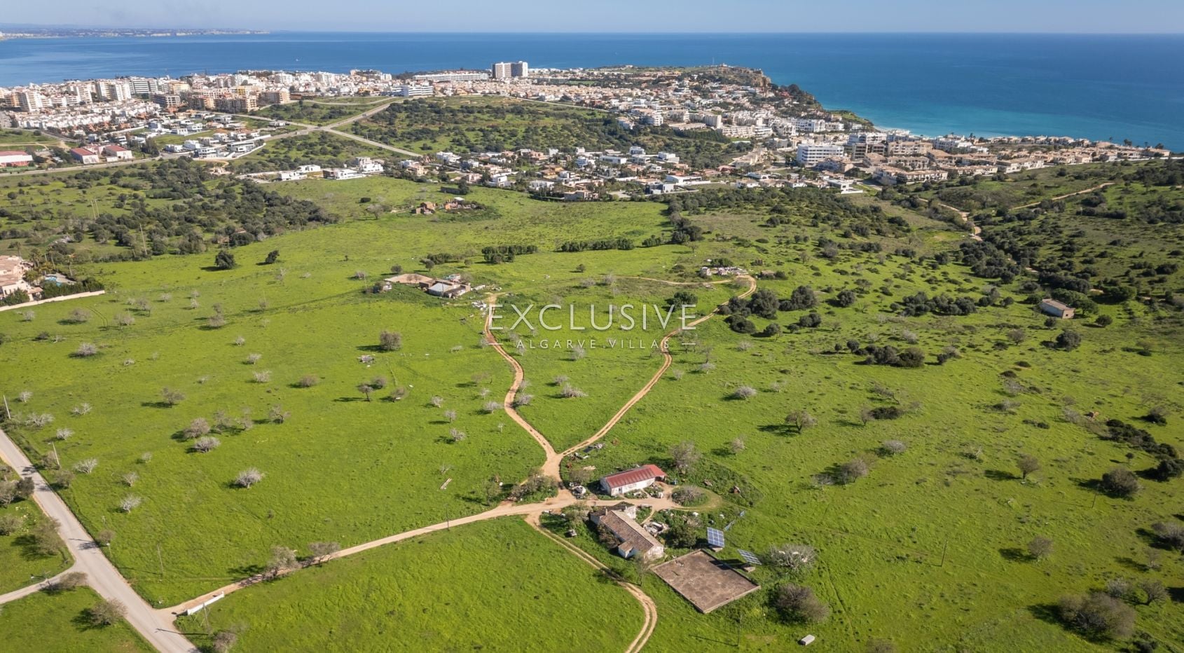 Large plot of land with potential to build and fantastic sea views, in Lagos